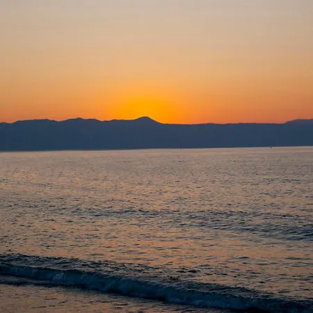 Litinakis Sea View & Litinakis Garden View 700 Meters Away *