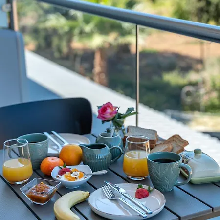 Apartament Litinakis Sea View & Litinakis Garden View 700 Meters Away