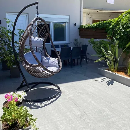 Litinakis Sea View & Litinakis Garden View 700 Meters Away