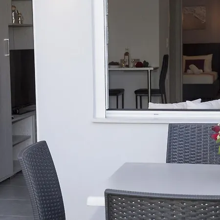 Apartament Litinakis Sea View & Litinakis Garden View 700 Meters Away