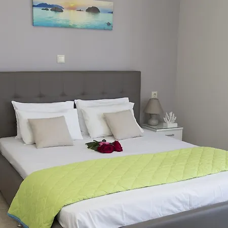 Apartament Litinakis Sea View & Litinakis Garden View 700 Meters Away